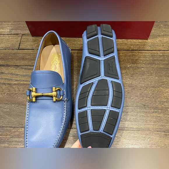 Salvatore Ferragamo Light Blue Gold Buckle Drivers Size 10 - Picture 4 of 12